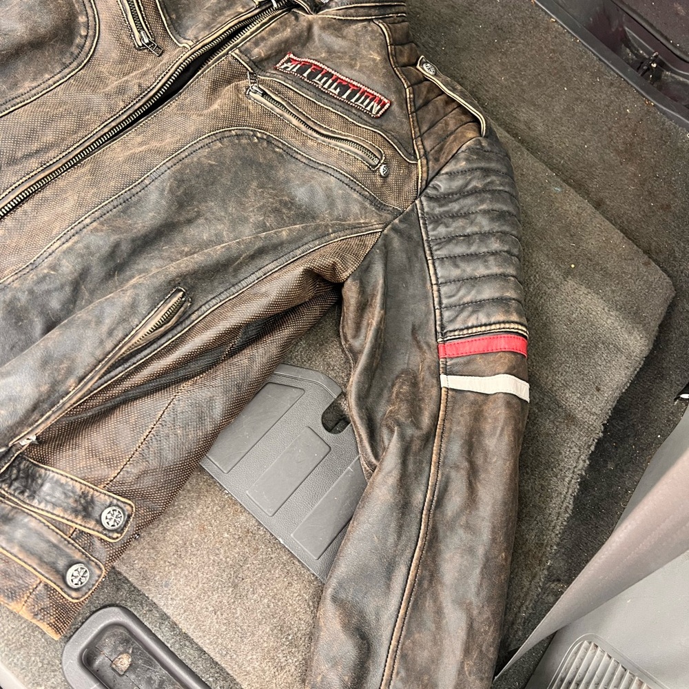 Revolution Distressed Leather Bomber Jacket - Picture 3 of 4